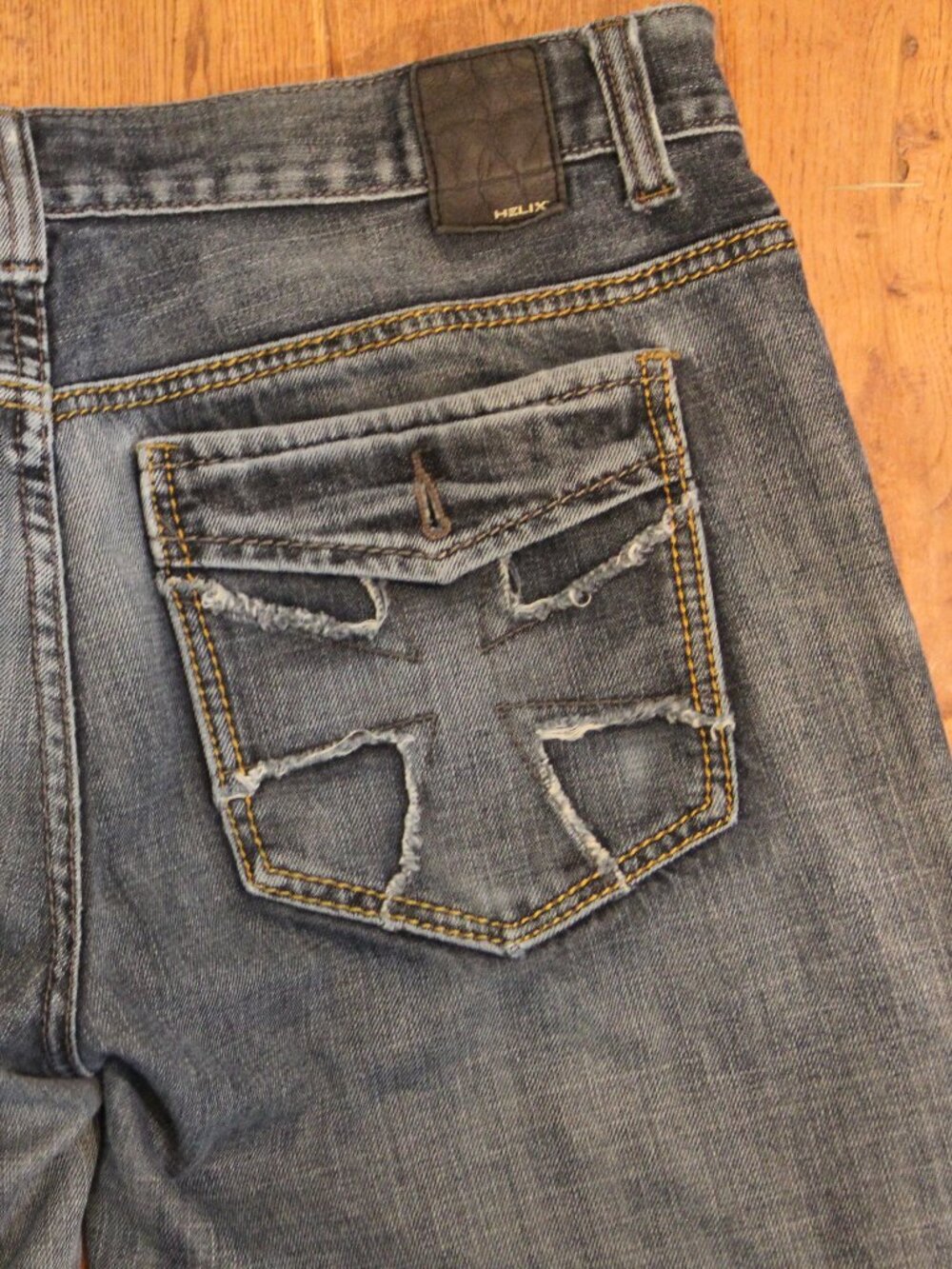Helix jeans size 34x32 relaxed boot